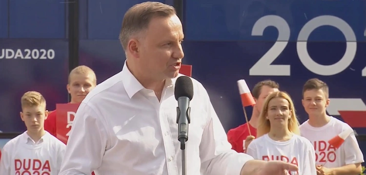 Polacy zadowoleni z prezydentury Andrzeja Dudy. Sondaż