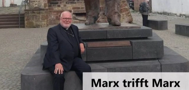 Szokujące. Kard. Marx chwali się zdjęciem na tle pomnika Marksa, którego nazywa ,,wielkim myślicielem’’ 