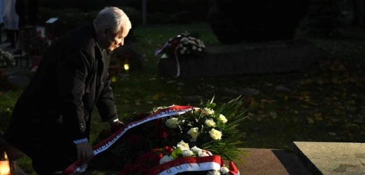 Prezes PiS złożył kwiaty przed grobem bł. ks. Popiełuszki 
