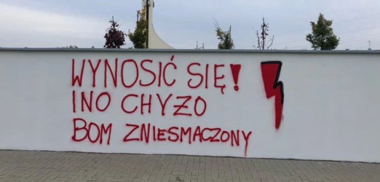 Napis aborcjonistów na szkole specjalnej: ,,Wynosić się!’’ 