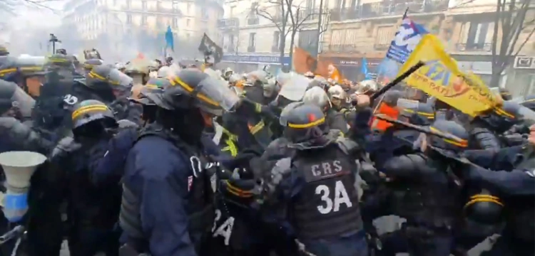 Szokujące sceny z Francji. Policja brutalnie tłumi protestujących. Gdzie UE?