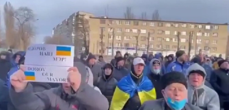 Tysiące Ukraińców protestuje przeciwko porwaniu przez Rosjan mera Melitopola