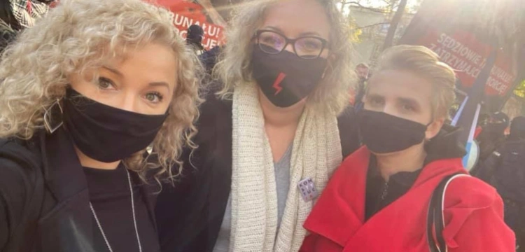 Feministki przed TK protestują w obronie aborcji