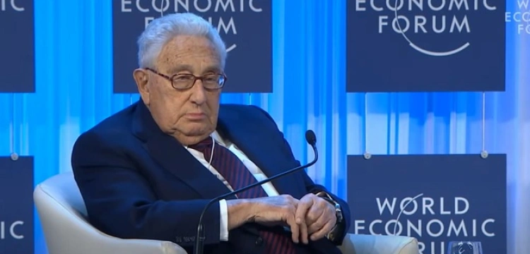 ,,Sowiecki agent'' Kissinger w Davos: Ukraina powinna oddać część terytorium Rosji