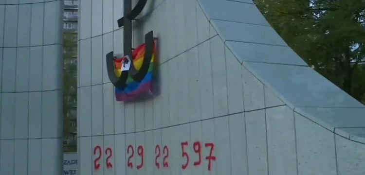 Sprofanowano nawet pomnik Armii Krajowej 