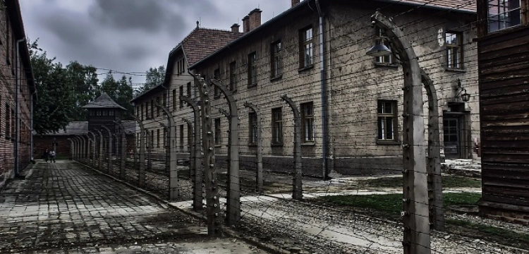 Żydowska perspektywa obecności Boga w historii po Auschwitz, wg Emila Fackenheima