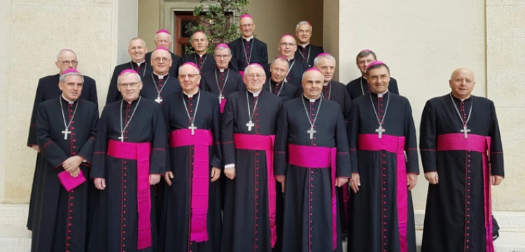 Pierwsi biskupi zakończyli wizytę w Watykanie. Jakie problemy poruszono? 