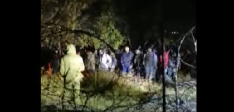 [Wideo] Wojna hybrydowa. W piątek w nocy grupa ok. 70 imigrantów próbowała sforsować polską granicę