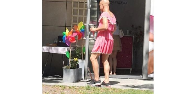 Kielce: mężczyzna w różowej sukience ukradł 4 kilogramy lodów