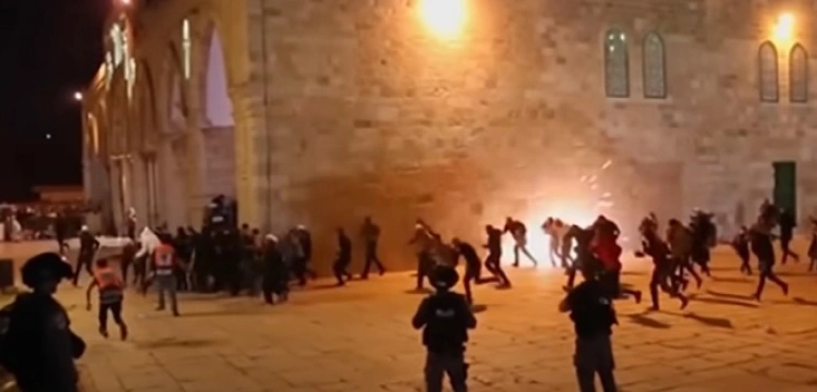 [Wideo] Jerozolima. Bardzo duża eskalacja napięcia. Ponad 300 rannych, w tym policjanci