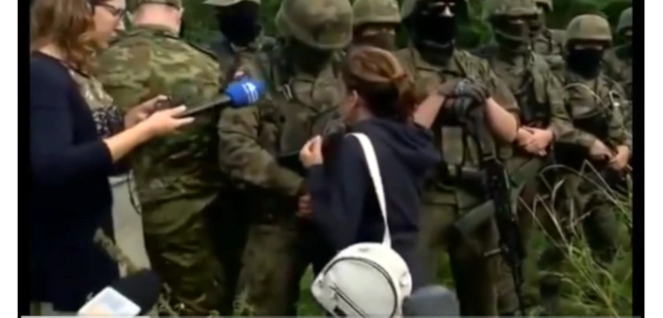 [Wideo] Przepychanki Morawskiej-Staneckiej (Lewica) z żołnierzami strzegącymi granicy
