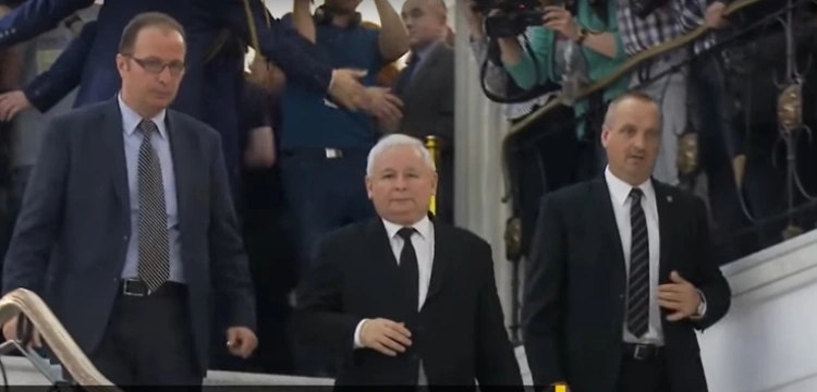 Jarosław Kaczyński w kamizelce kuloodpornej? Jest odpowiedź rzecznika PiS