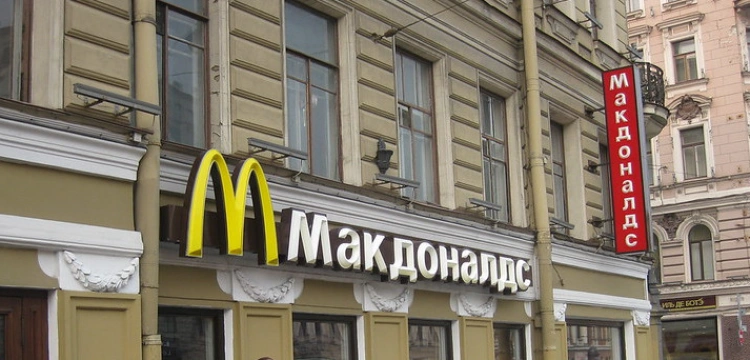 50 tys. rubli za zestaw. Rosjanie licytują ostatnie kanapki z McDonald's