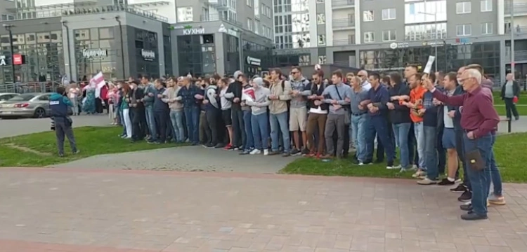 Łukaszenka ściąga wojsko na dzisiejszy protest