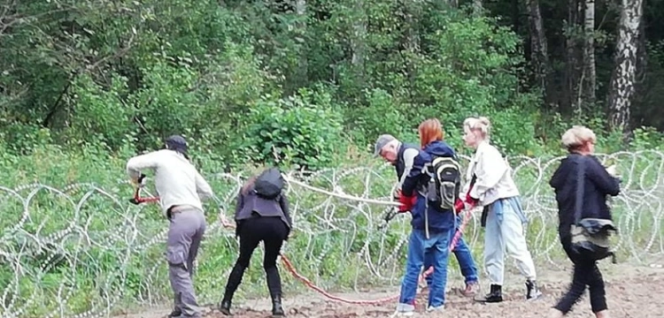 PILNE! Szef MSWiA: SG ujęła sprawców przerwania ogrodzenia na granicy z Białorusią