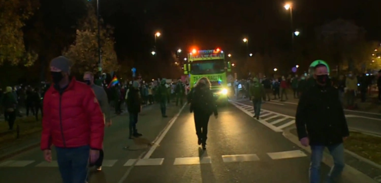Protest w Warszawie. Są pierwsze zatrzymania  
