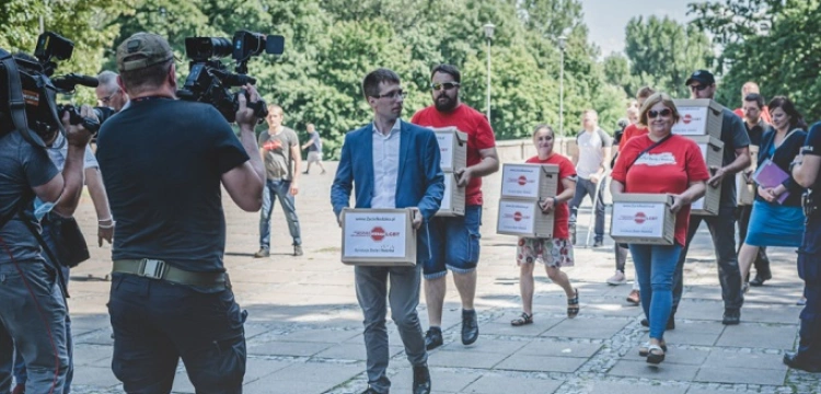 Ustawa „Stop LGBT” ponownie w Sejmie. Obywatele mówią STOP homopropagandzie na ulicach miast!