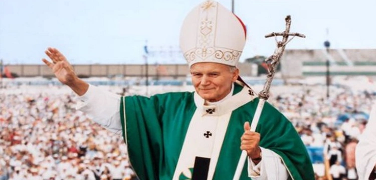 Sondaż. Św. Jan Paweł II ciągle w sercach Polaków. Nagonka nie działa