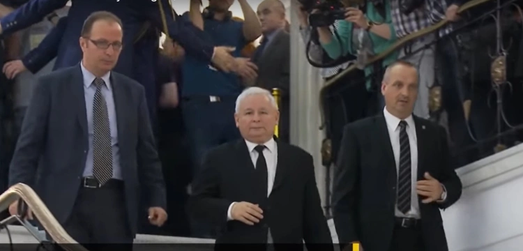 Ochrona Kaczyńskiego to 30 funkcjonariuszy. Ziemkiewicz: Przeklęci durnie