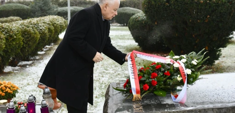 Prezes PiS złożył kwiaty przy grobie ks. Popiełuszki