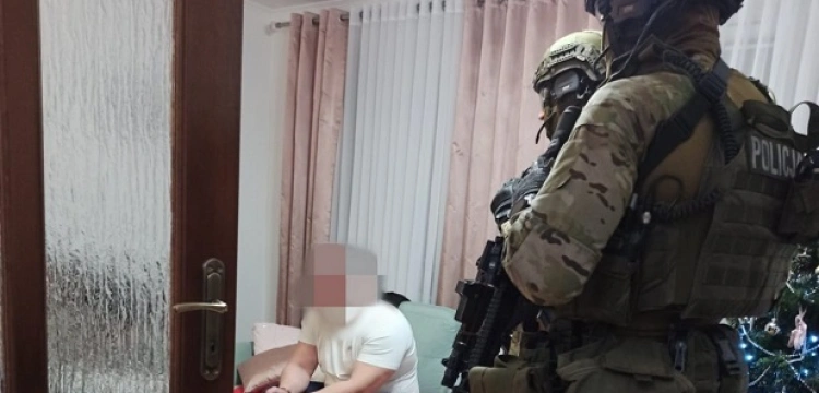 Cela plus! Policjanci zatrzymali sprawców "napadu" na tira. Straty to ponad 6,5 mln zł