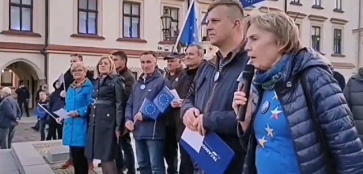 [Wideo] Rzeszów wczoraj. Oda do radości czy do żałości? Kpią internauci