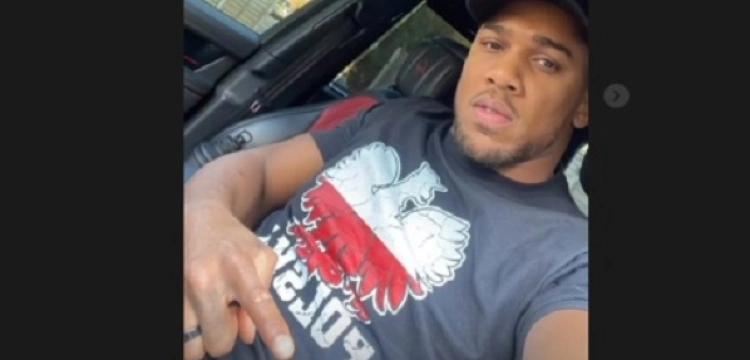 Anthony Joshua w koszulce z polskim orłem