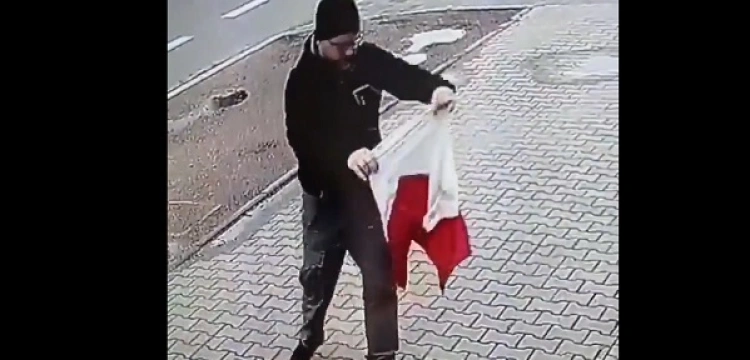 To nagranie podbija internet. Tak należy okazywać szacunek do polskiej flagi!