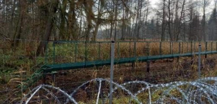 Szef MON publikuje zdjęcie, jak reżim Łukaszenki chce umożliwić imigrantom forsowanie polskiej granicy