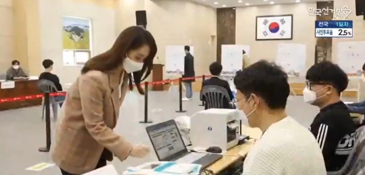 Korea Płd. Odbywają się wybory parlamentarne pomimo stanu epidemiologicznego