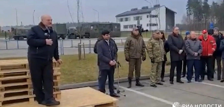 [Wideo] Łukaszenka spotkał się z migrantami, a ci... domagają się zwrotu pieniędzy
