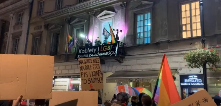 ,,Kobiety i LGBTy'' demonstrują w Warszawie. Nikt już się nie ukrywa prawdziwych intencji