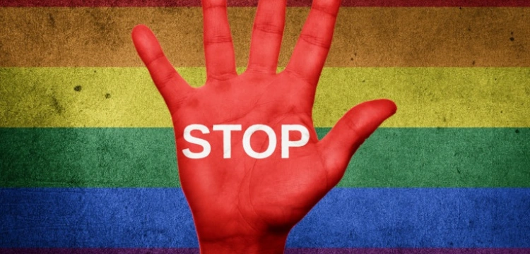 Dyrektorka katolickiej szkoły promuje ideologię LGBT. Biskup… milczy