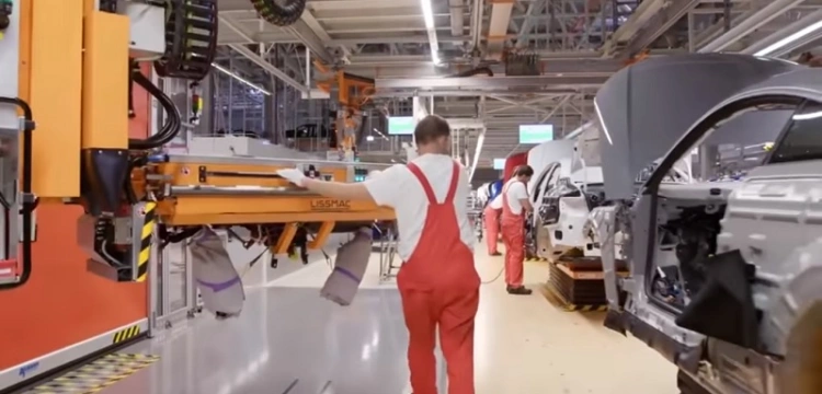 Volkswagen, Renault  zamykają fabryki na dwa tygodnie