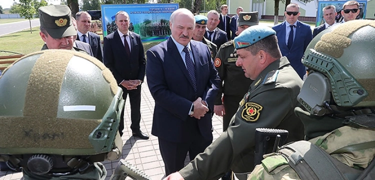 Na Białorusi coraz niespokojniej. Czy Łukaszenka użyje wojska?