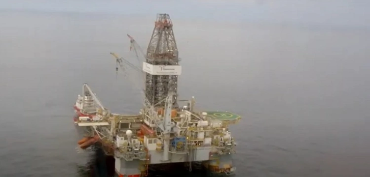 Rosnieft i Gazpromnieft wpuszczają zagranicznych inwestorów do Arktyki