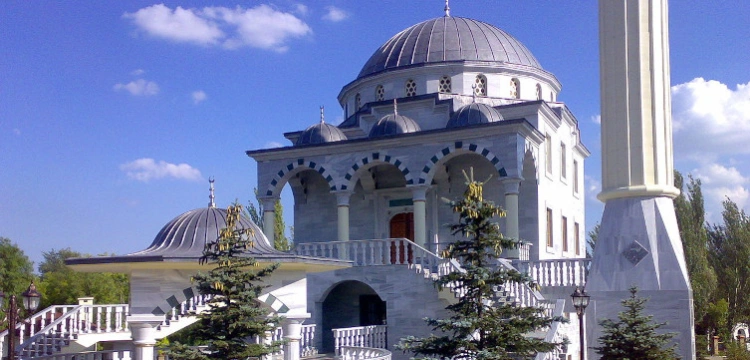 Rosjanie ostrzelali meczet w Mariupolu. W środku ponad 80 obywateli Turcji