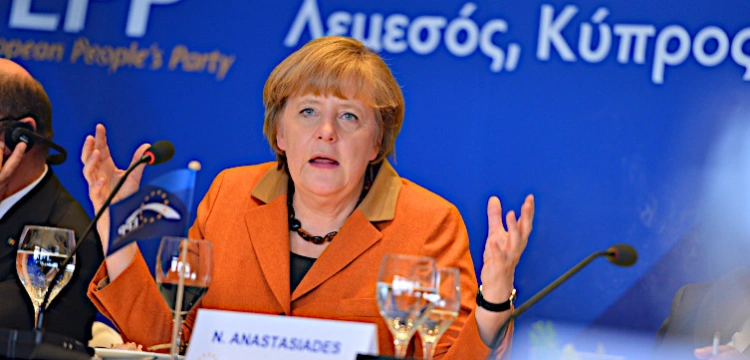 Szczyt UE. Merkel zachęca do dialogu i współpracy z Putinem