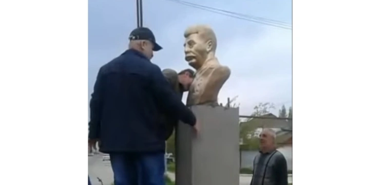 W rosyjskim Dagestanie postawiono, a potem zdemontowano popiersie Stalina