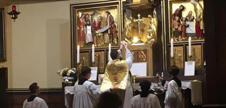 Jezuita nazywa liturgię trydencką „pajacowaniem” i obraża kardynała