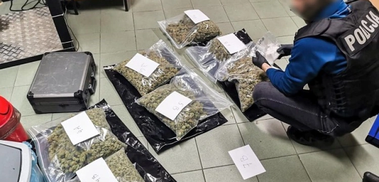 Cela PLUS! Rutynowa kontrola pod kątem nielegalnych migrantów, a w nim… ponad 7 kilogramów narkotyków