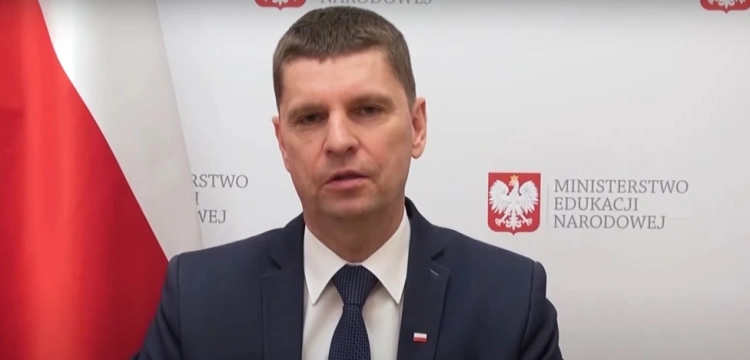 Minister Piotkowski: Nie wszystkie szkoły rozpoczną zajęcia w trybie stacjonarnym