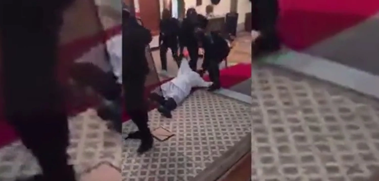 Paryż: policja brutalnie przerwała Mszę, arcybiskup ostro protestuje