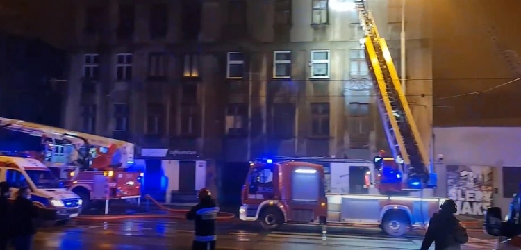 Tragiczny pożar kamienicy w Łodzi. Nie żyje jedna osoba