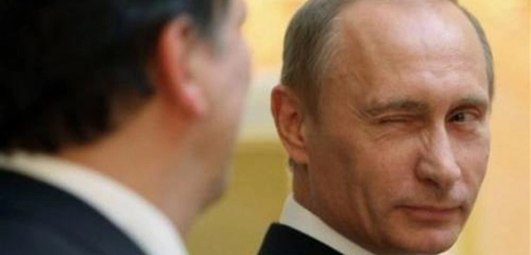 Putin udaje, że zaatakuje Ukrainę i symuluje ewakuację dyplomatów