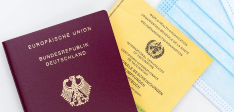 W Niemczech wzrasta liczba fałszerstw paszportów szczepionkowych