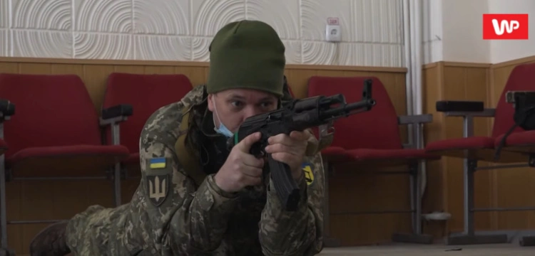 Ukraińcy szykują się na wojnę. Kupują broń i wstępują do oddziałów obrony terytorialnej 