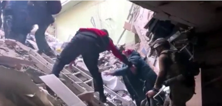 Kobieta ocalona z Mariupola: Przez dwa miesiące żyliśmy w ciemności, nie widząc słońca