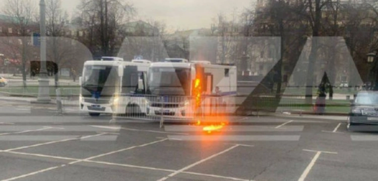 Moskwa. Koktajl Mołotowa wrzucony do autobusu Rosgwardii
