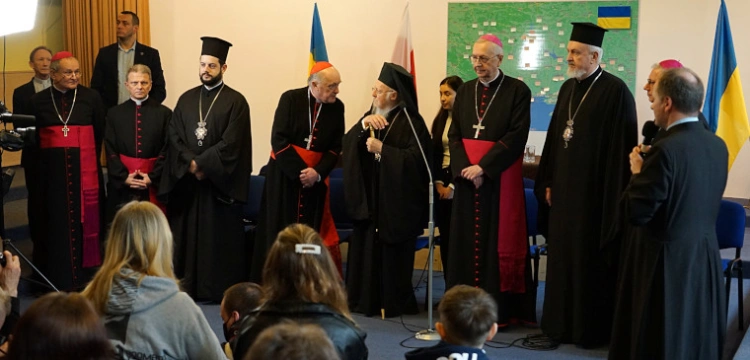 ,,Czasem jest miejsce tylko na łzy’’. Patriarcha Bartłomiej spotkał się z uchodźcami 